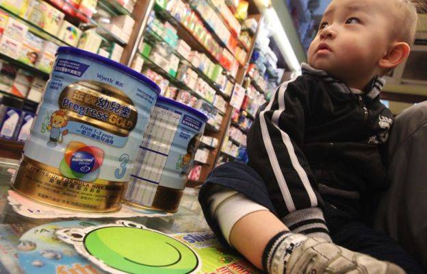 知名连锁店售卖变质的炸鸡！？劣质加工厂遭查封，食物变坏照卖！