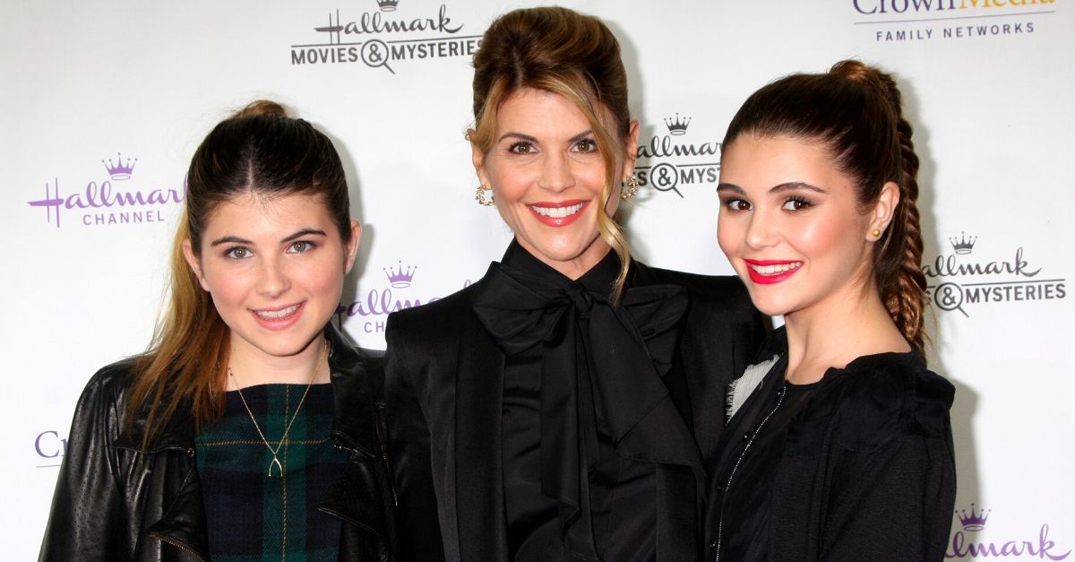 Lori loughlin to plead guilty in college admissions scandal