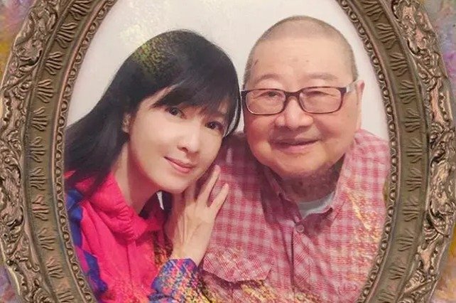 周慧敏为公公庆生，85岁倪匡露面身体不佳，两人懒理倪震出轨传言