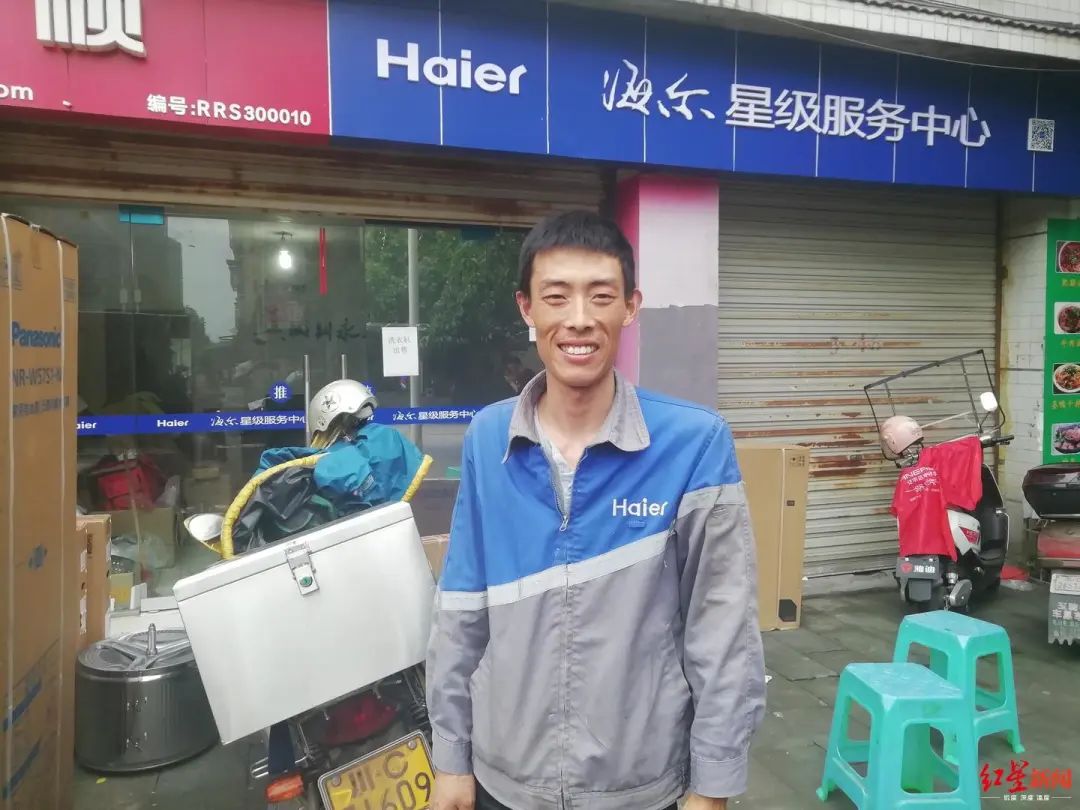 “好心男”爬楼救下6楼窗外女童, 公司奖励一套房! 网民: 真的很赞👍