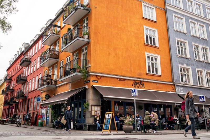 Denmark to let cross-border couples meet - if they show photos, love letters