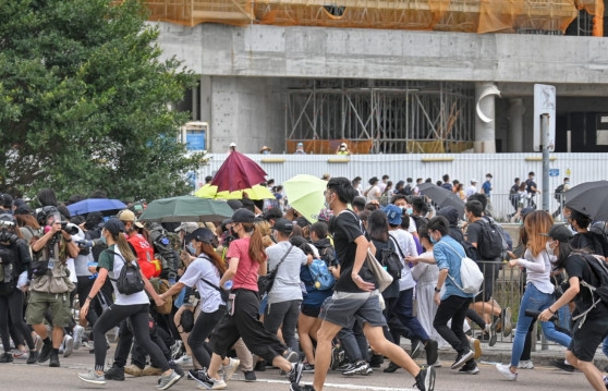 涉参与非法集结‧消息指港警捕逾150人