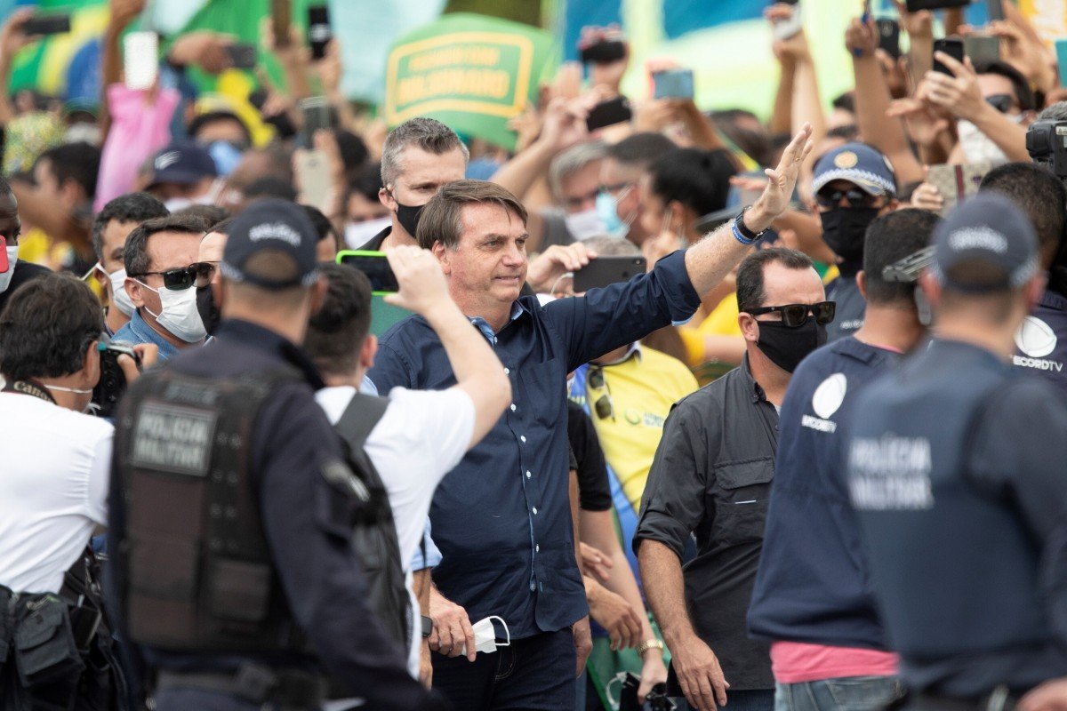 Trump suspends travel from Brazil; far-right President Jair Bolsonaro rallies with supporters amid virus surge