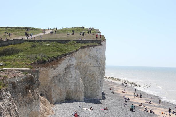 Heart-stopping moment man risks his life to look over 150ft cliff at beauty spot
