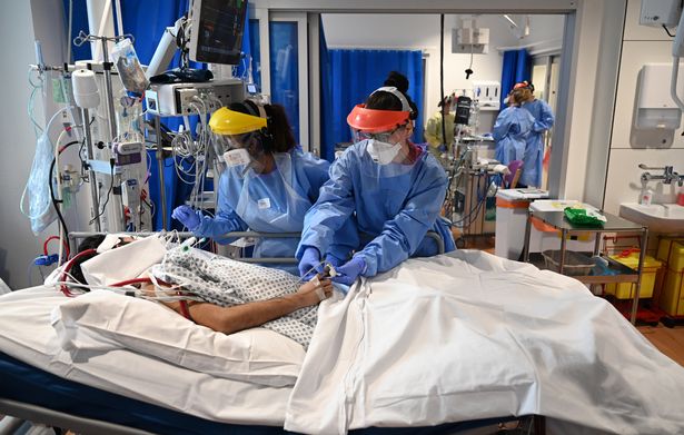UK coronavirus hospital death toll rises by 165 amid Christmas bubble warnings