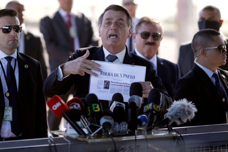 Brazilian media boycott bolsonaro residence due to harassment