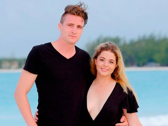 Pretty Little Liars' Sasha Pieterse Is Pregnant With Her First Child