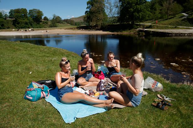 Hayfever sufferers at risk of 'deadly asthma attacks' amid 'sky high' pollen count