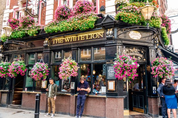 More than 75% of pubs could reopen if social distancing cut to 1m, industry boss says