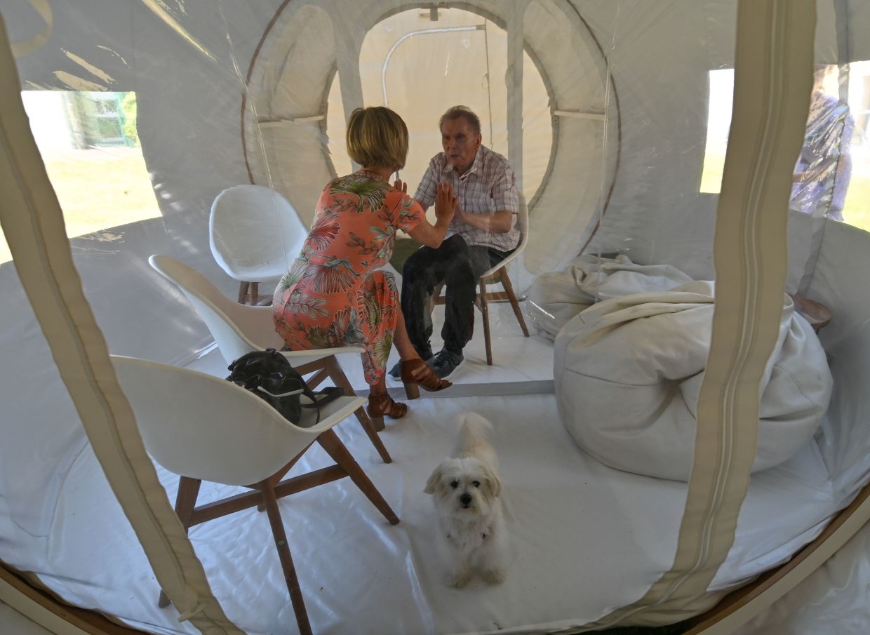 How a Plastic bubble brought joy to a French nursing home
