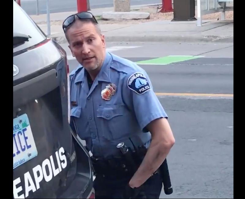 弗洛伊德跪颈致死案‧涉事警员全被起诉