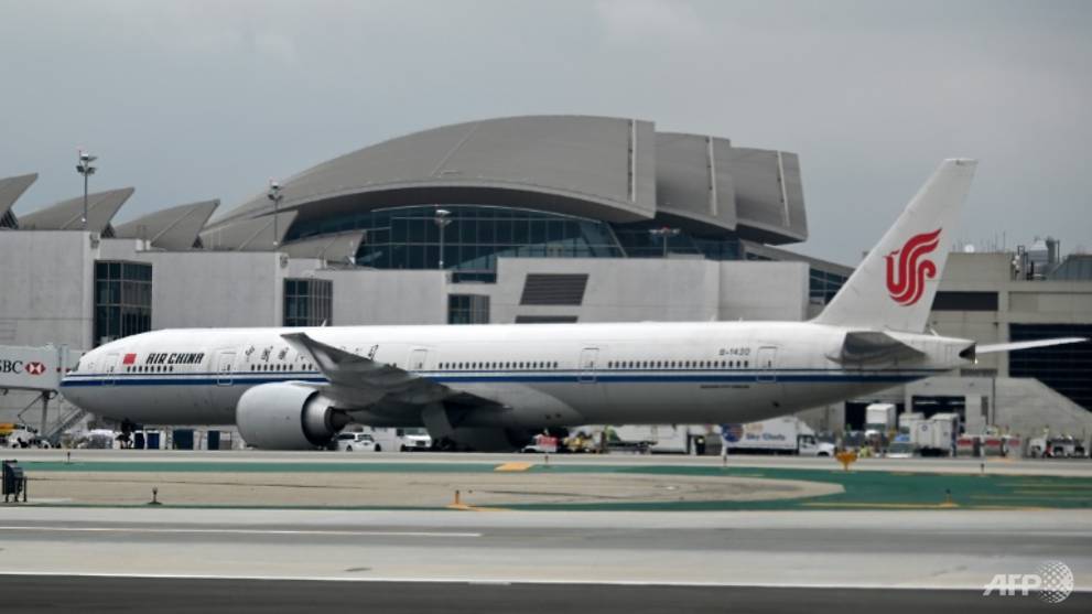 US suspends flights by Chinese airlines in spat with Beijing