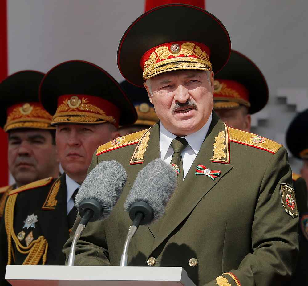 Belarus president dismisses government