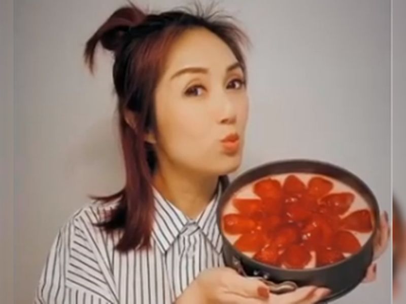 Miriam Yeung bakes a jelly cake to raise breast cancer awareness