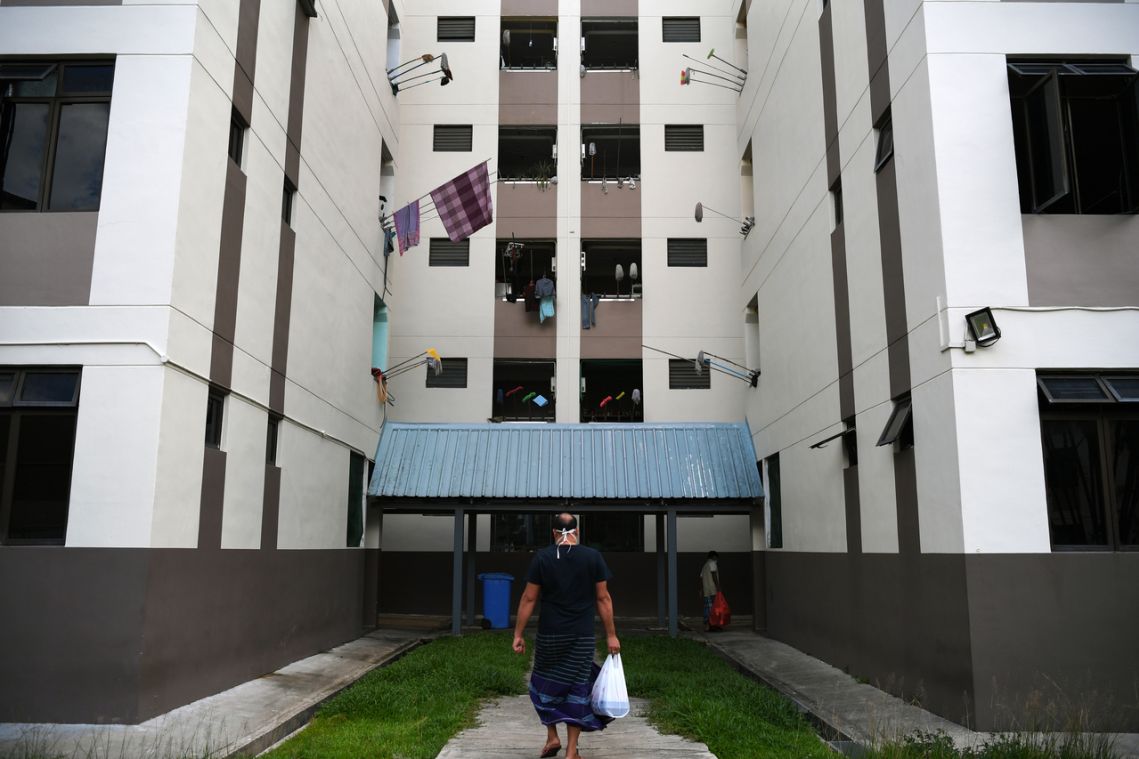 Parliament: More than 32,000 healthy foreign workers moved into temporary accommodation