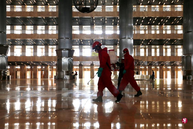 确诊病例虽居高不下 雅加达下周一放宽部分限制措施