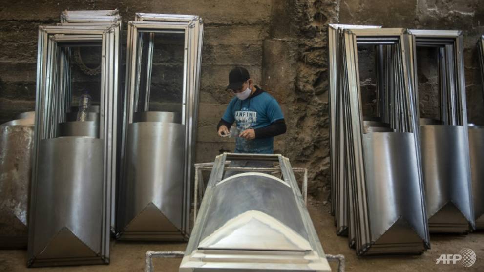 Coffin-makers booming as Peru coronavirus deaths soar