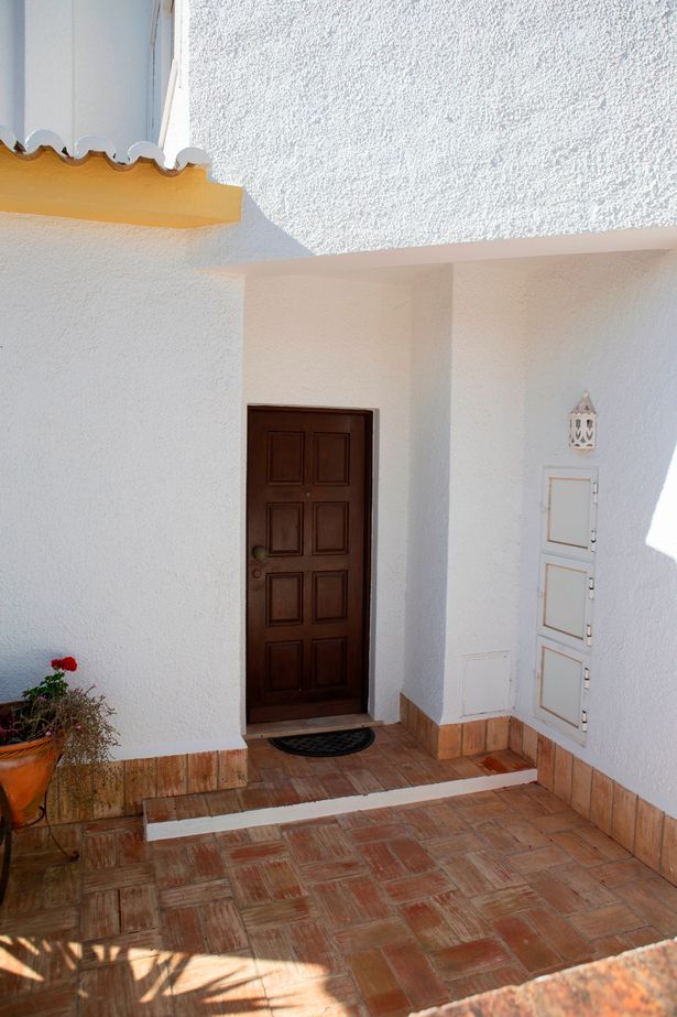 Madeleine McCann suspect 'climbed through open windows in holiday flats', rape trial told