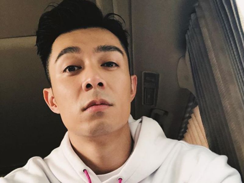 HK star Pakho Chau holds his wife's hand all night when sleeping