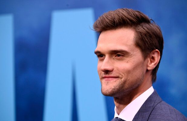 ‘The Flash’ Actor Hartley Sawyer Fired After Racist, Misogynistic Tweets Resurface