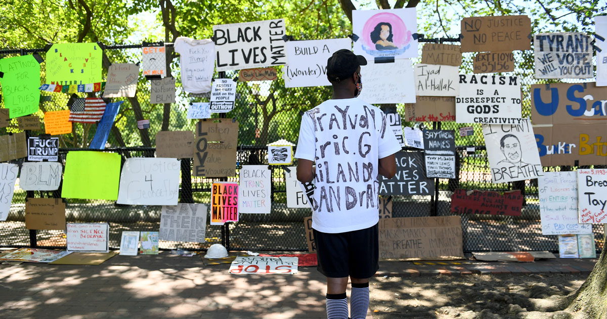BLM Protesters Turn White House Fence Into Makeshift Memorial