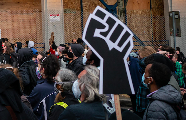 Axios Allows Reporters to Join Protests, Offers to Pay Bail if Arrested