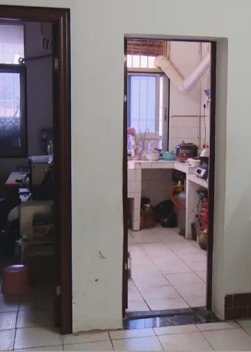 在家煮饭被被闪电击中⚡妇女脸部和四肢严重烧伤: 根本来不及反应!