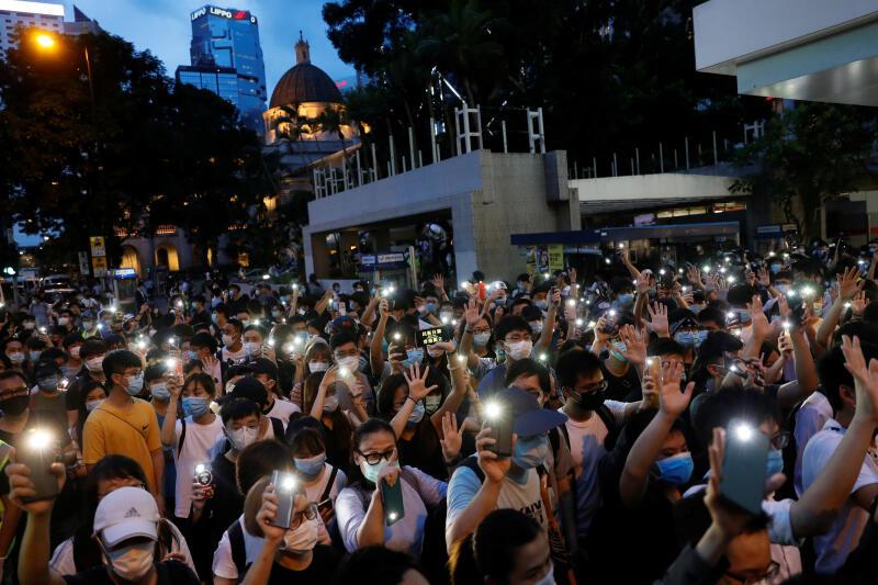 【图集】港民于中环流水式游行 53人被捕