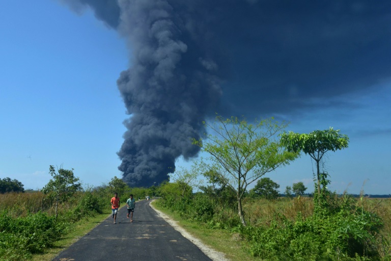 Huge fire at India gas well blowout