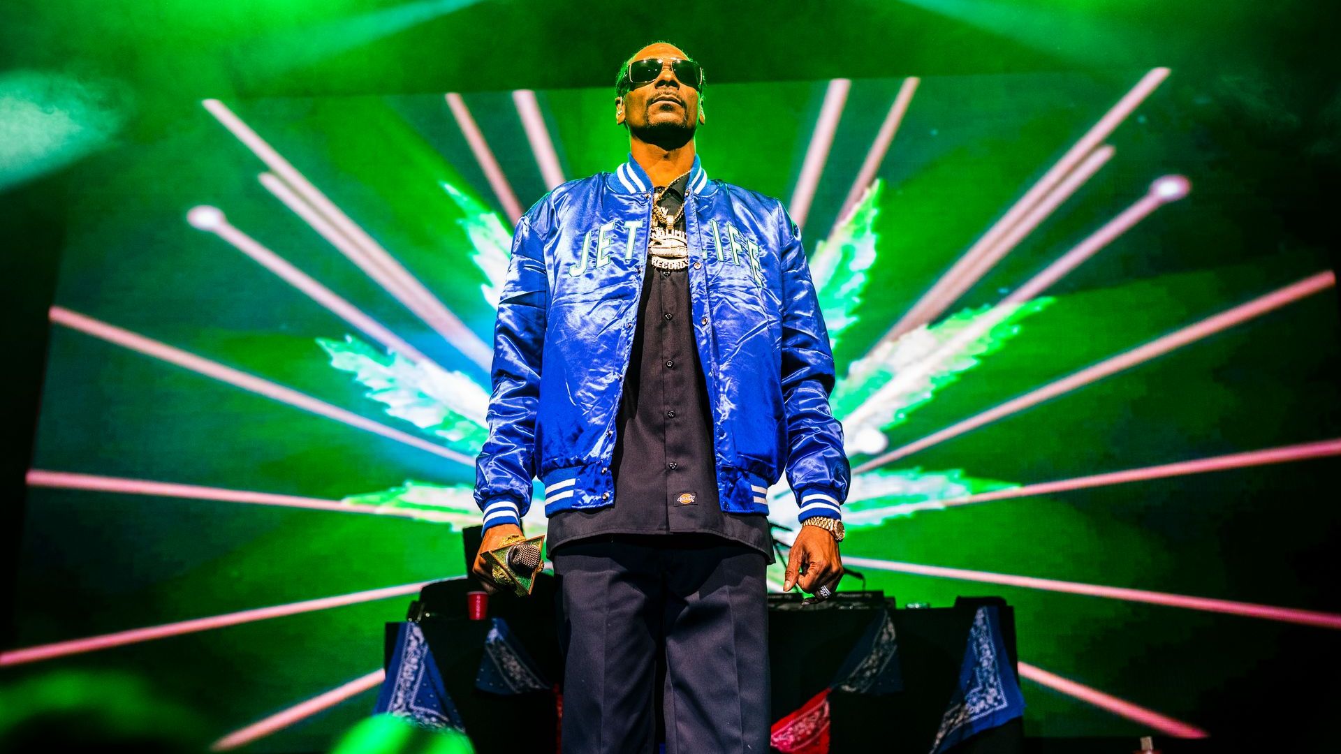 Snoop Dogg Reflects on Visiting Biggie After 2Pac Was Shot: 'I Can See That He Hurt'