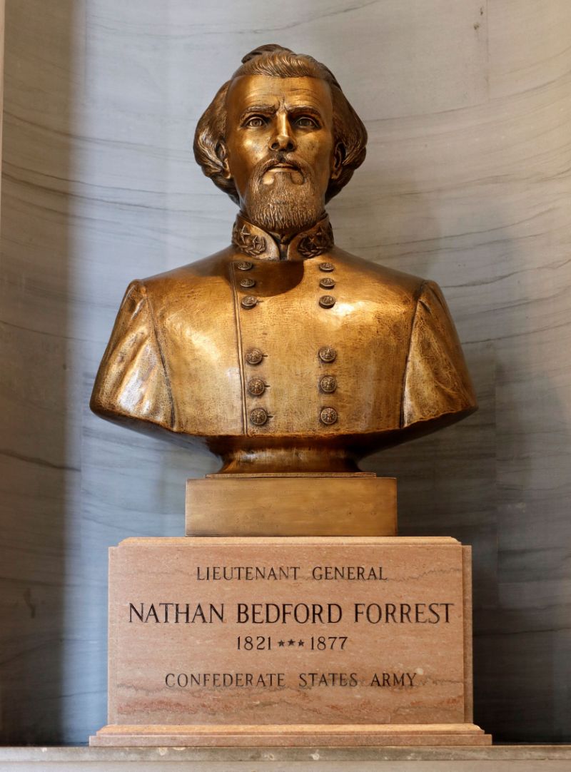 Tennessee lawmakers vote to keep kkk Leader’s bust in capitol, igniting protests