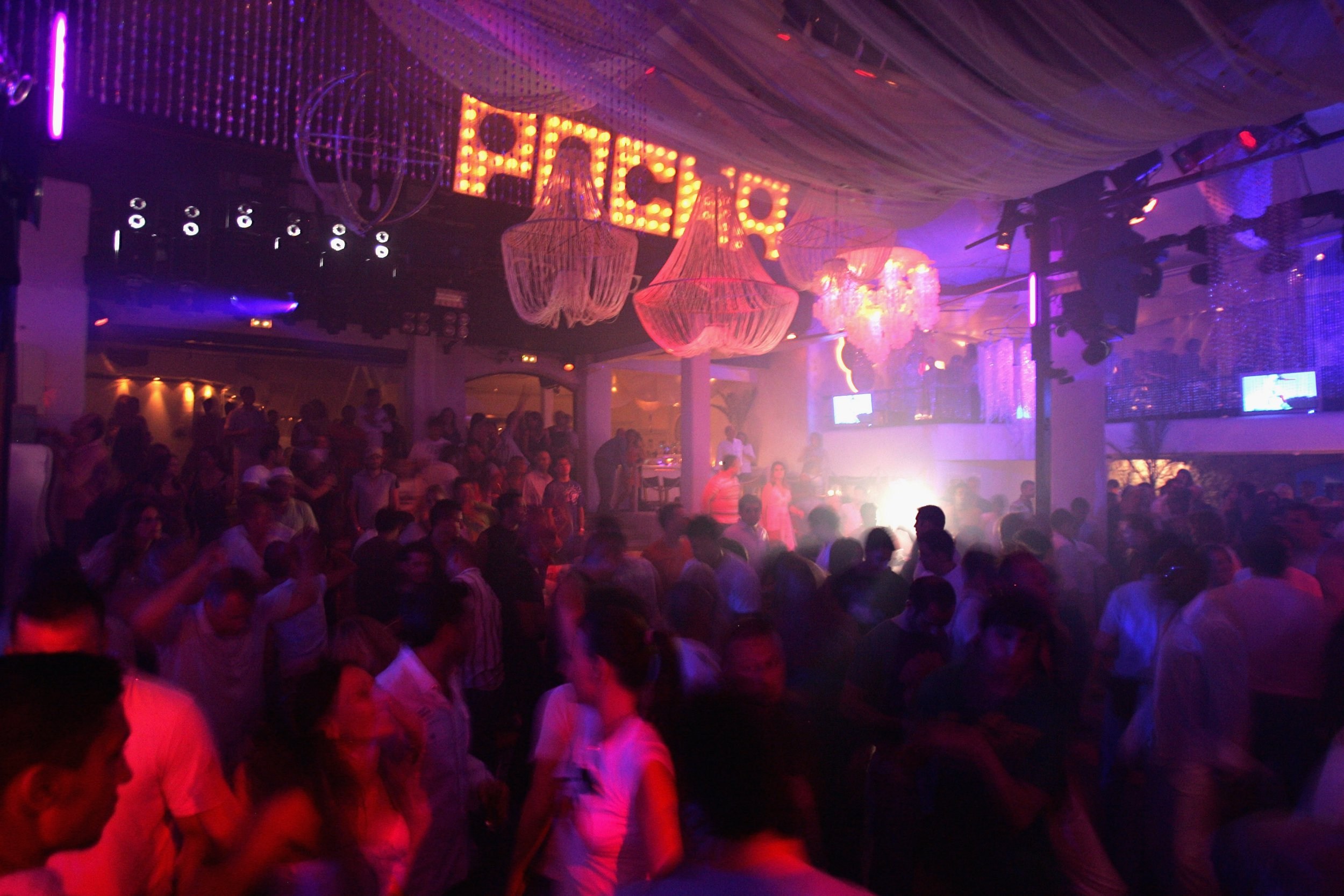 Spanish nightclubs reopen – but dancing is banned