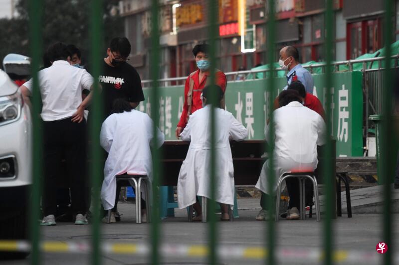 三文鱼切割案板检出冠病 北京商超连夜下架三文鱼