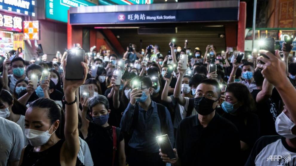 Hong Kong policeman reprimanded for 'I can't breathe' remark