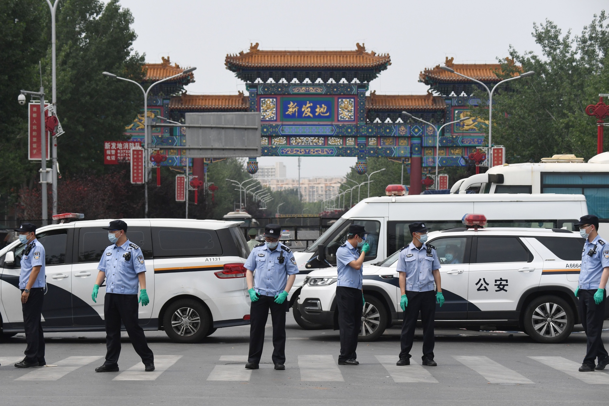 Beijing Locks Down Part of City After Virus Outbreak at Market