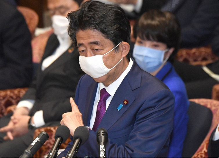 日本首相安倍晋三接受体检，已连续工作超140天