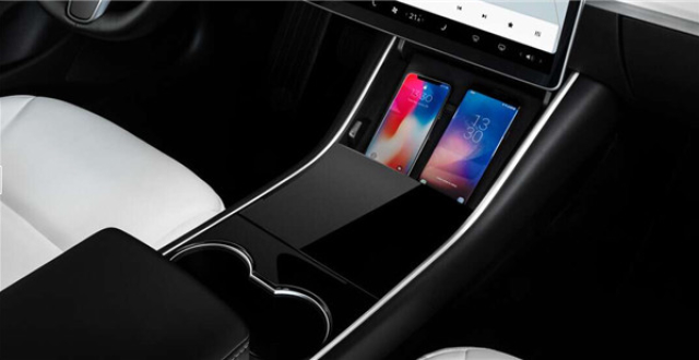 特斯拉正免费升级Model 3车内配置：引入USB-C和无线充电板