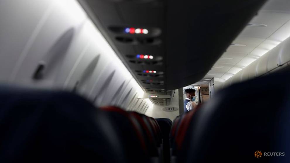 US airlines threaten to ban passengers who refuse to wear masks