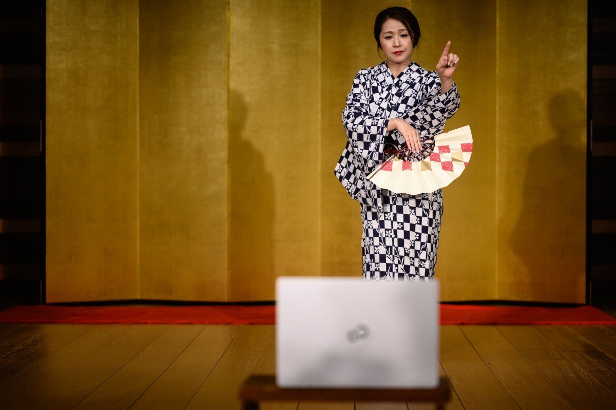 Coronavirus forces Japanese geishas to offer their services online