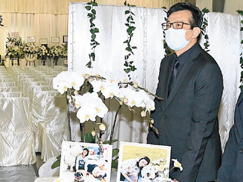 Felix Wong holds funeral for wife Leung Kit Wah