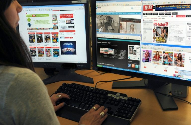 Online news wins subscribers around world but trust low: survey