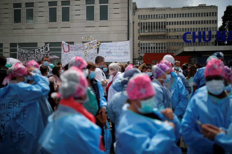 Weekly coronavirus death toll in french nursing homes doubles to 73