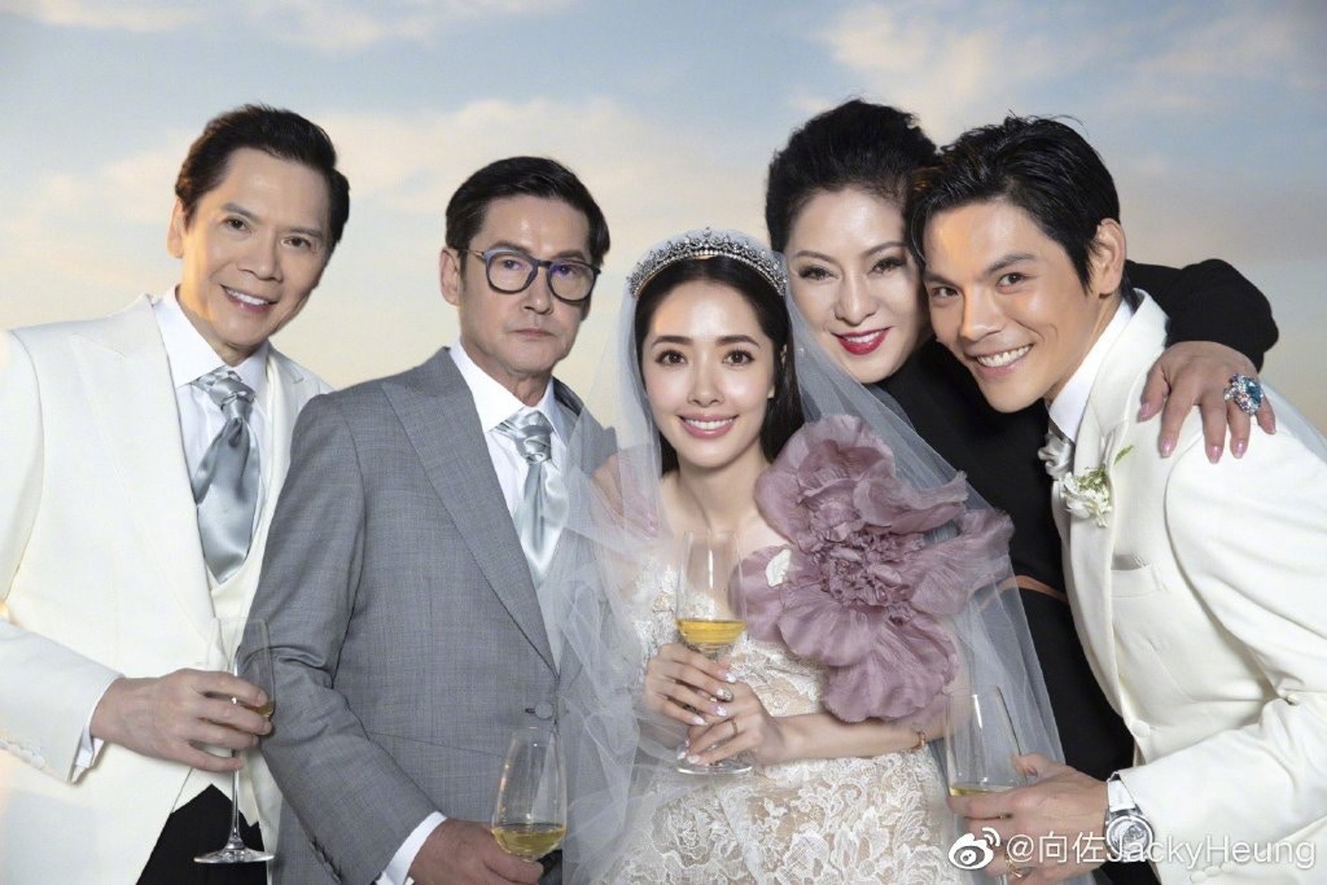 龙五要抱孙了！郭碧婷怀孕6个月大肚子曝光✨虽嫁豪门即将生金孙，但还未注册至今都不是向家合法媳妇！