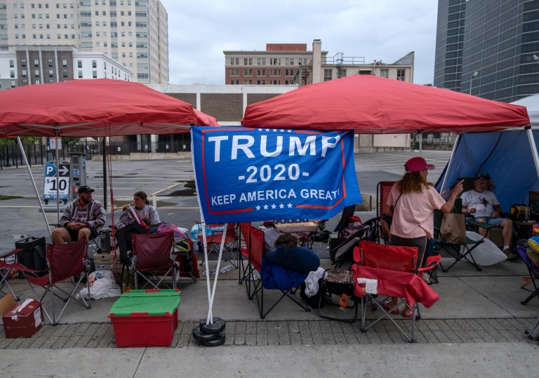 Trump's Tulsa rally defies virus risk