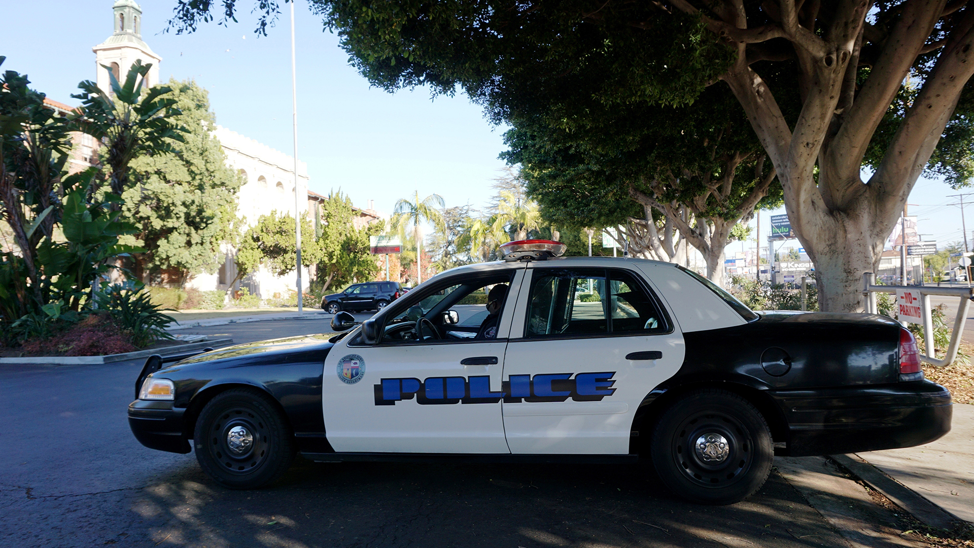 L.A. County Sheriff's Deputy Fatally Shoots 18-Year-Old Body Shop Security Guard