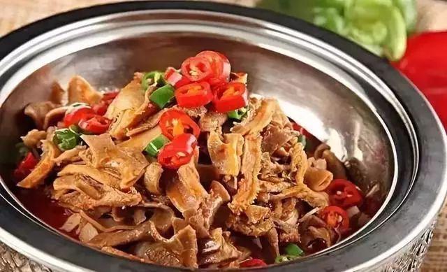 美食推荐：红煨牛杂，小炒烟笋，芦笋焗虾仁，韭黄拌海蜇