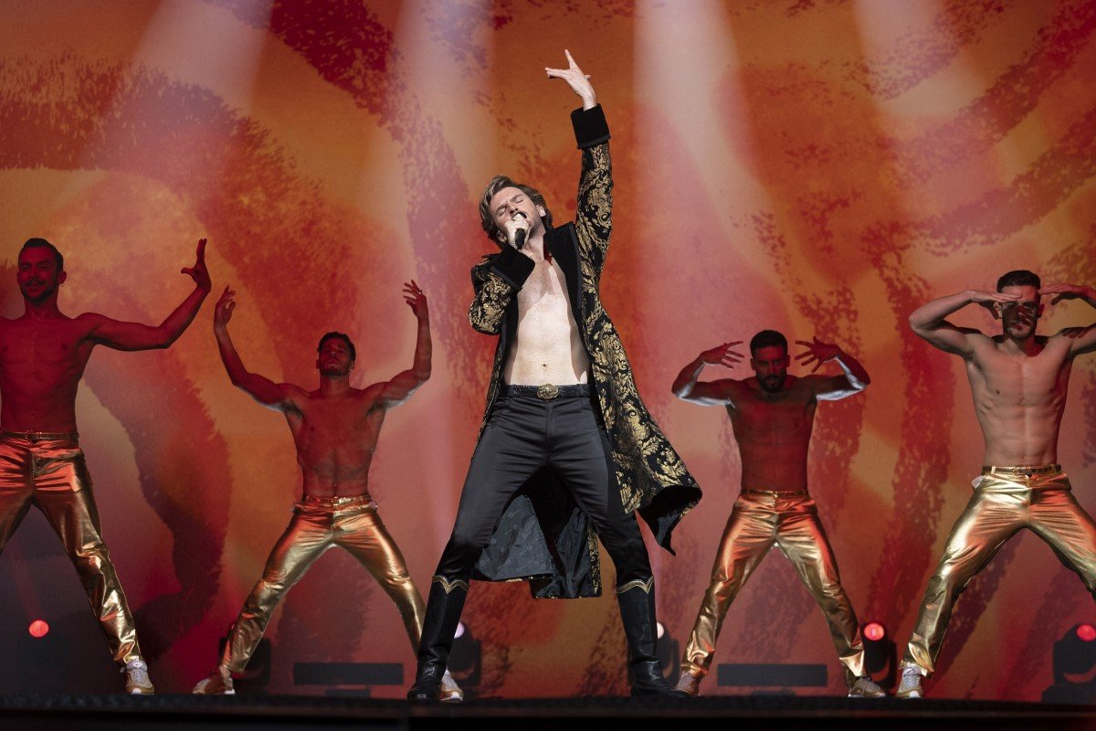 Dan Stevens is a beast in Netflix Eurovision film, singing, dancing, bulking up – and modelling for naked statues