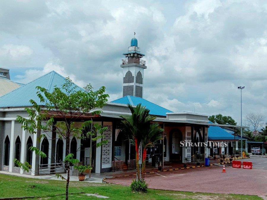 Tents allowed within mosque compound