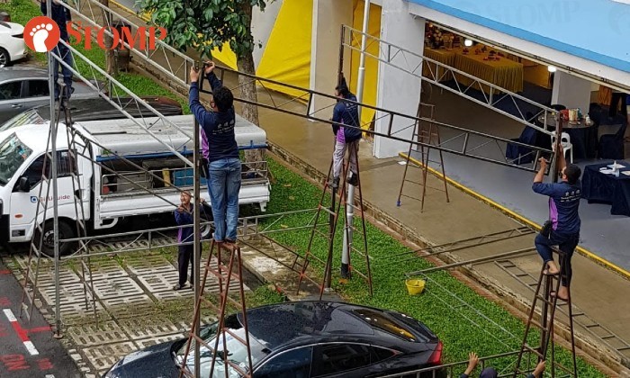 MOM investigating after workers seen standing on ladders without safety equipment in Yishun