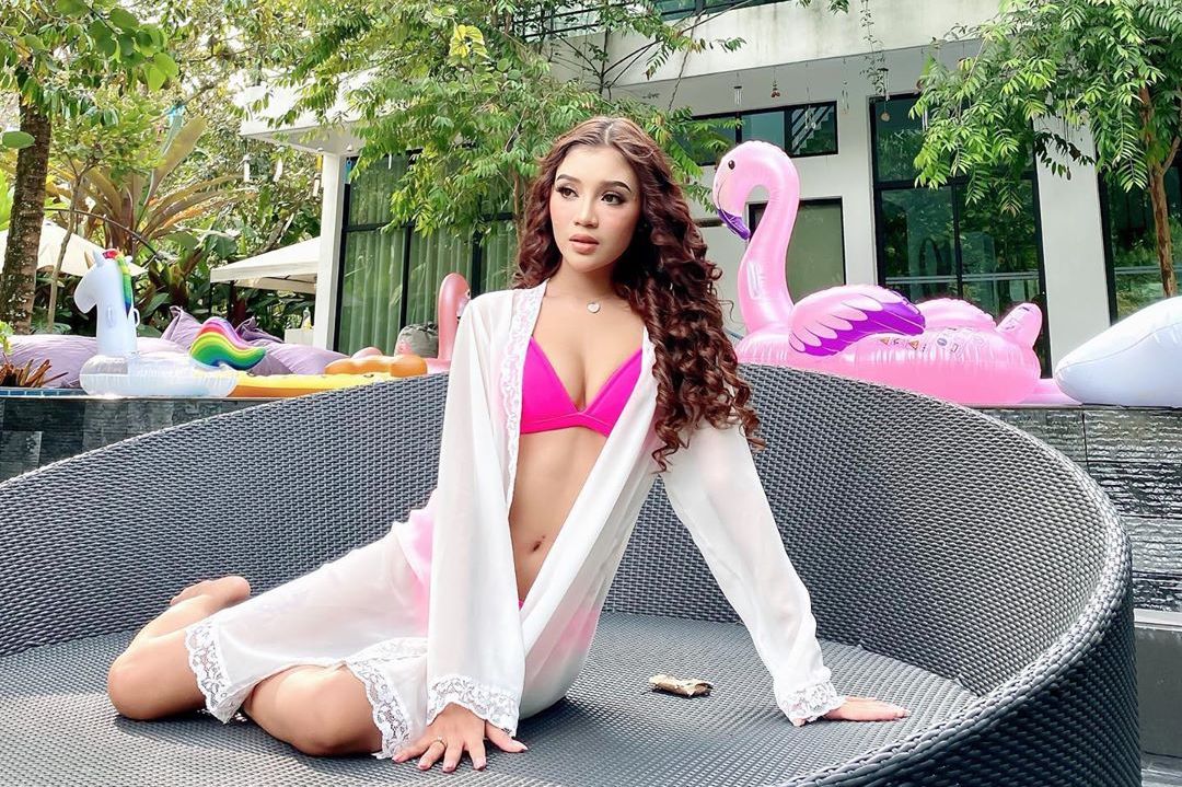 Budding actress Scha Elinnea shuts off Instagram comments after getting bashed for sexy attire